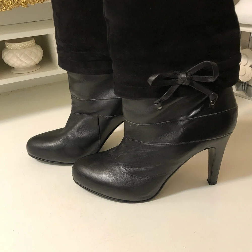 Fifth Avenue leather boots can wear half or tall